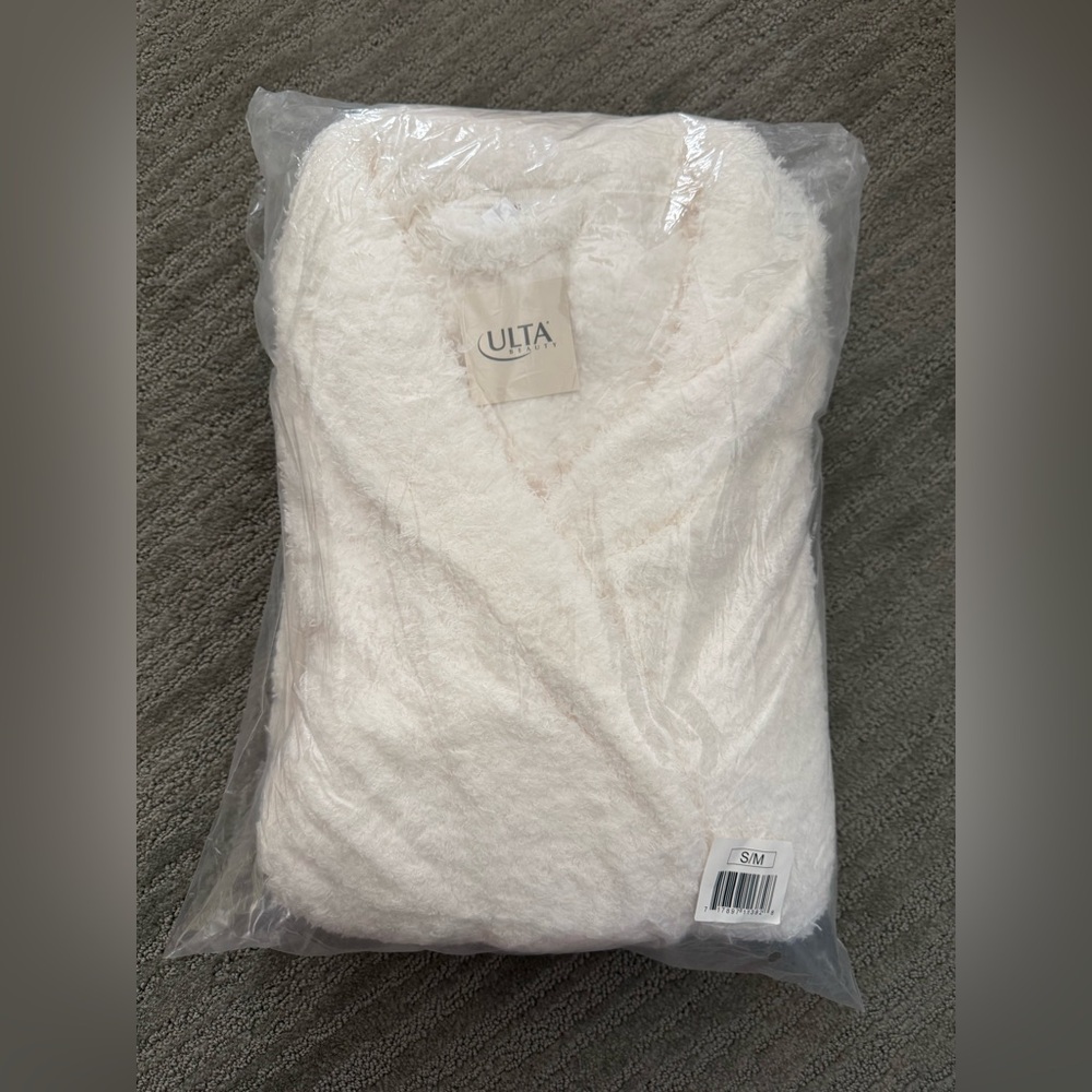 Ulta Beauty Women’s Plush White Robe - Size S/M - Soft & Cozy Lounge Wear